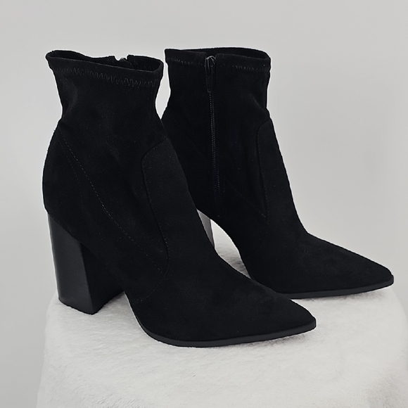 Steve Madden Shoes - Steve Madden Touchdown Black Faux Suede Bootie Size 9